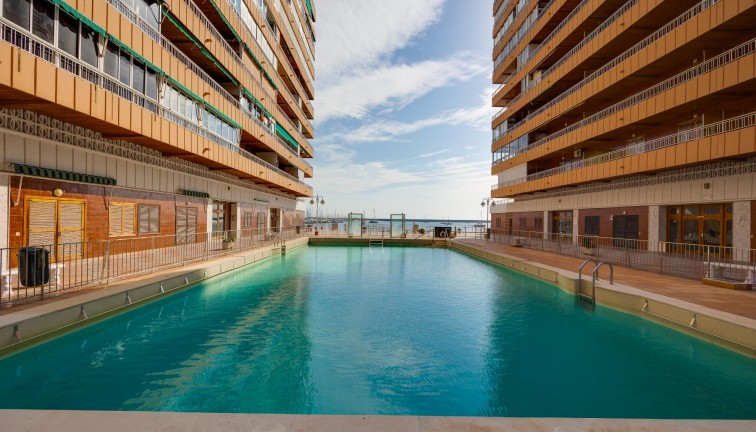 Resale - Apartment - Torrevieja - Acequion