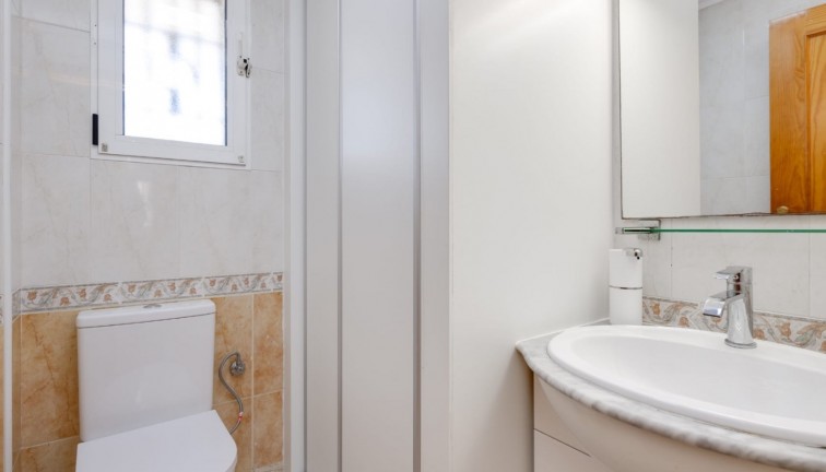 Reventa - Casa adosada - Torrevieja