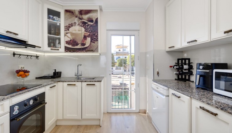 Reventa - Casa adosada - Torrevieja