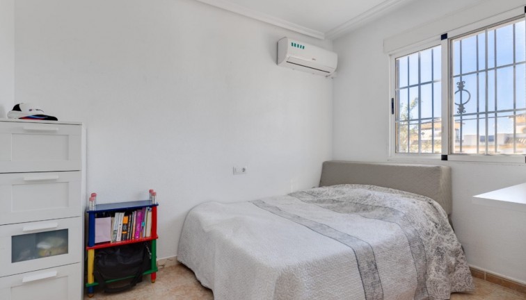 Reventa - Casa adosada - Torrevieja