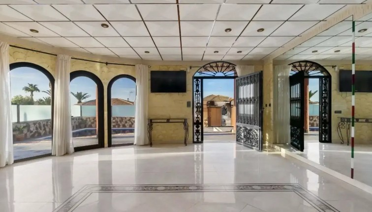 Jälleenmyynti - Erillistalo - Orihuela Costa - La Zenia