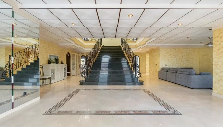 Jälleenmyynti - Erillistalo - Orihuela Costa - La Zenia