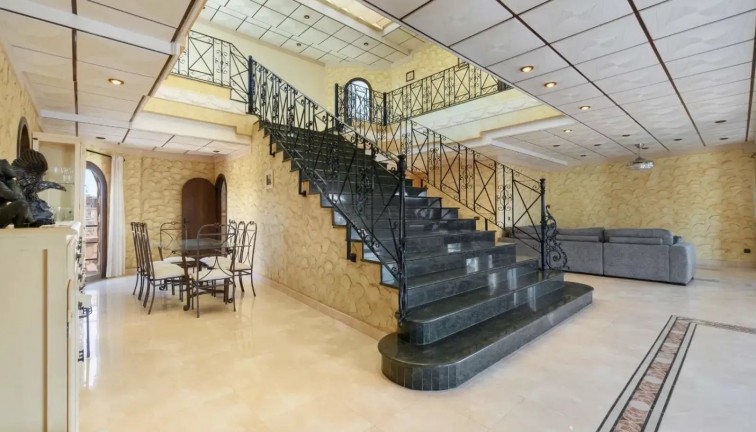 Jälleenmyynti - Erillistalo - Orihuela Costa - La Zenia