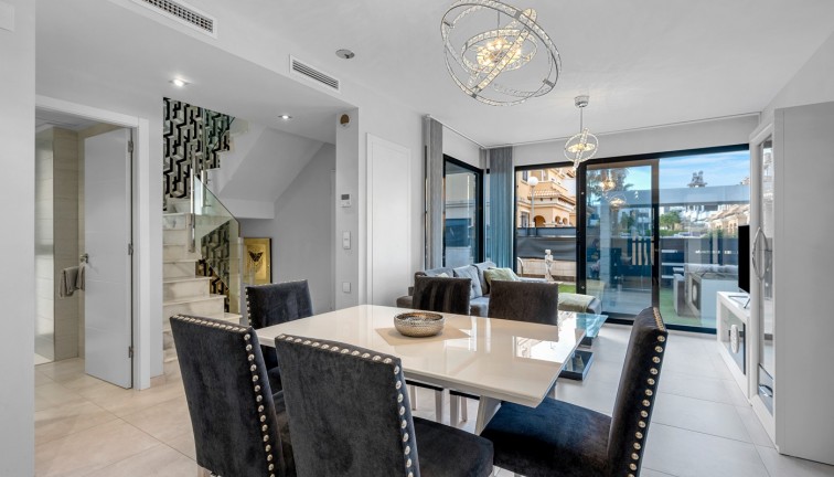 Resale - Chalet - Orihuela Costa