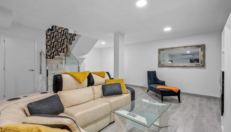 Resale - Chalet - Orihuela Costa