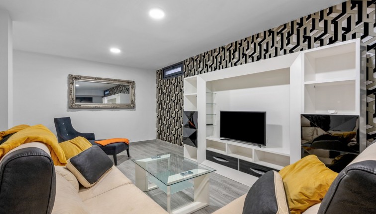 Resale - Chalet - Orihuela Costa