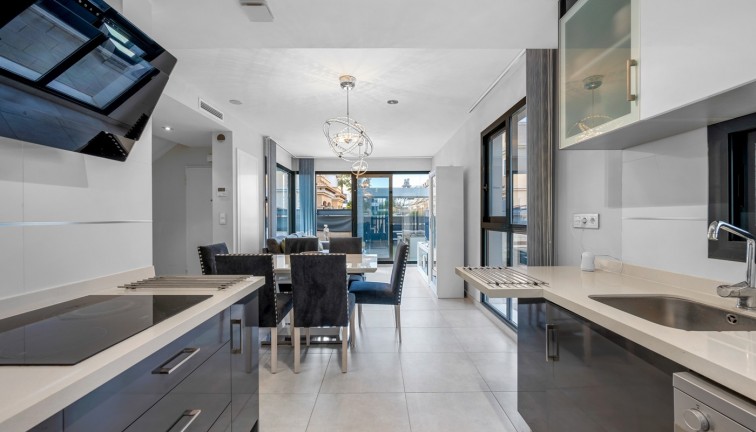 Resale - Chalet - Orihuela Costa