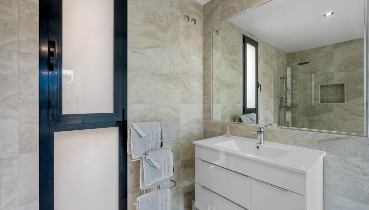 Resale - Chalet - Orihuela Costa