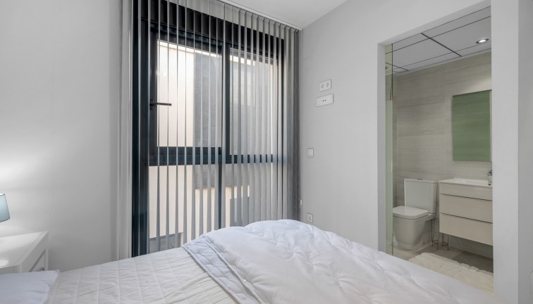 Resale - Chalet - Orihuela Costa