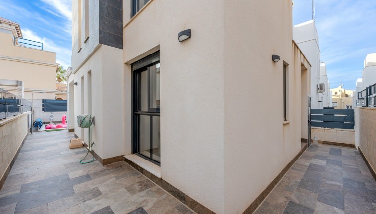 Resale - Chalet - Orihuela Costa