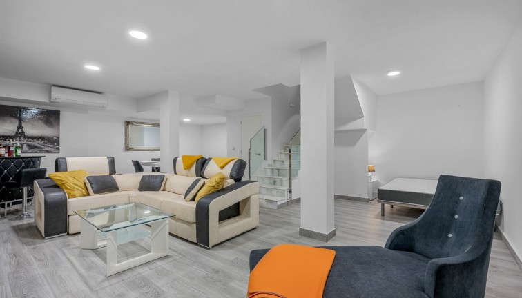 Resale - Chalet - Orihuela Costa