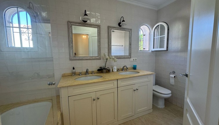 Resale - Chalet - Playa Flamenca