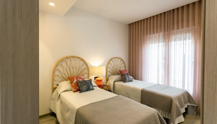 Uudistuotanto - Erillistalo - Algorfa - La Finca Golf