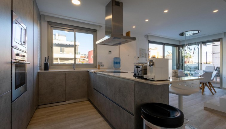 Jälleenmyynti - Erillistalo - Orihuela Costa - Los Altos