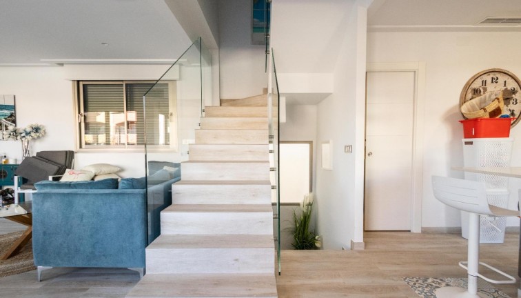 Jälleenmyynti - Erillistalo - Orihuela Costa - Los Altos