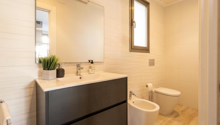 Jälleenmyynti - Erillistalo - Orihuela Costa - Los Altos