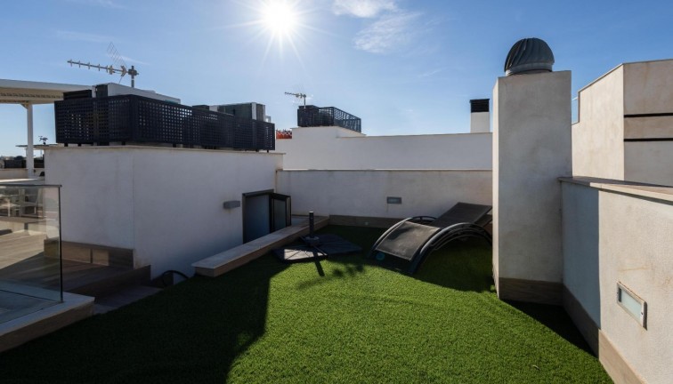 Jälleenmyynti - Erillistalo - Orihuela Costa - Los Altos