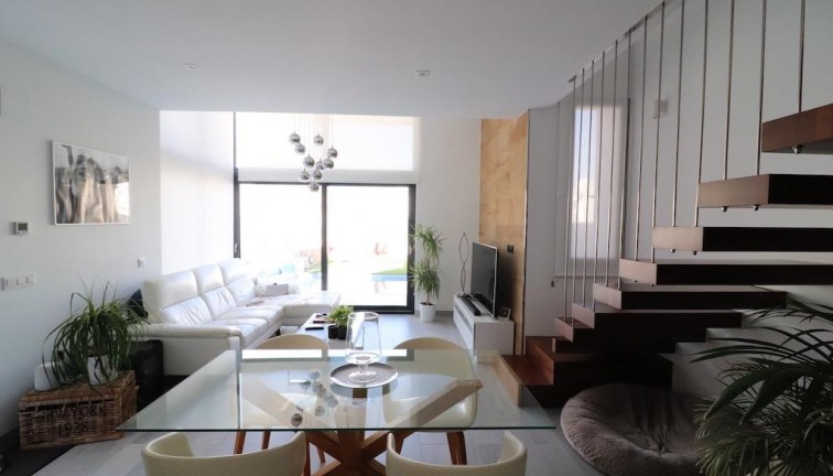 Jälleenmyynti - Erillistalo - Orihuela Costa - Lomas de Cabo Roig