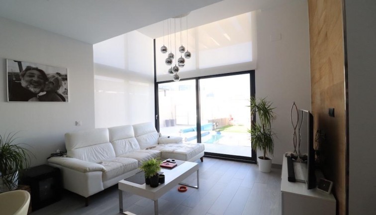 Jälleenmyynti - Erillistalo - Orihuela Costa - Lomas de Cabo Roig