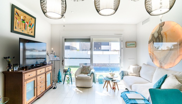 Resale - Chalet - Pilar de la Horadada