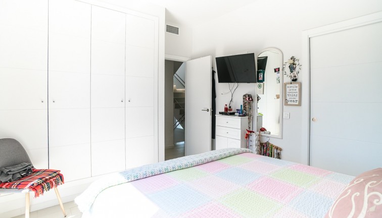 Resale - Chalet - Pilar de la Horadada