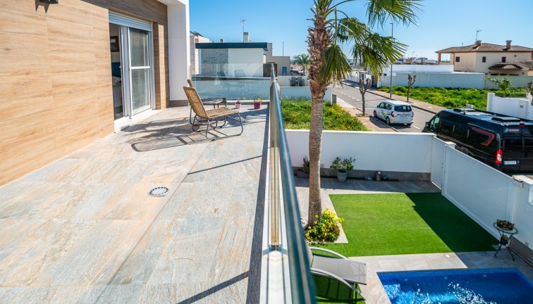 Resale - Chalet - Pilar de la Horadada