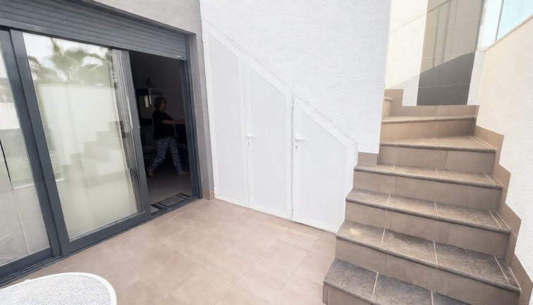 Jälleenmyynti - Asunto - Ylimmän kerroksen asunto - Torrevieja - Punta Prima