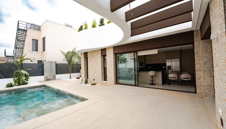 Uudistuotanto - Erillistalo - Almoradí - Las Heredades