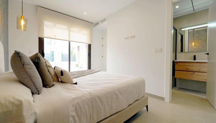 Uudistuotanto - Erillistalo - Almoradí - Las Heredades