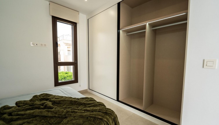 Uudistuotanto - Erillistalo - Almoradí - Las Heredades