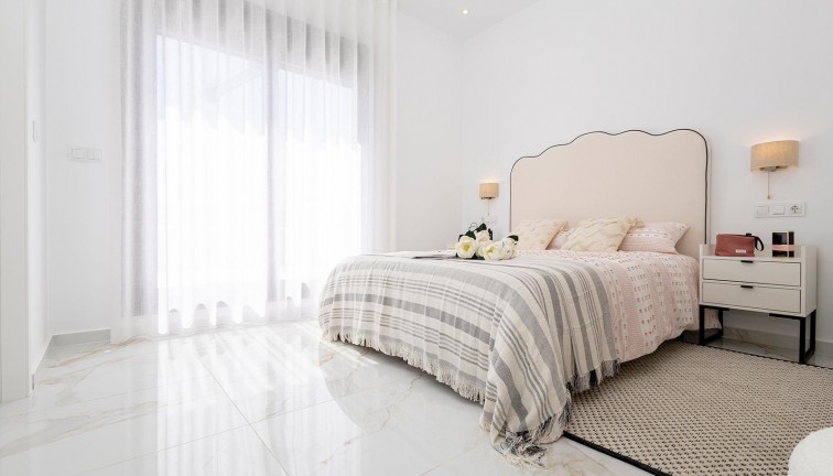 Uudistuotanto - Erillistalo - Polop - Polop Hills