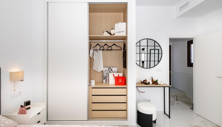 Uudistuotanto - Erillistalo - Polop - Polop Hills