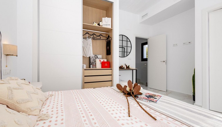 Uudistuotanto - Erillistalo - Polop - Polop Hills