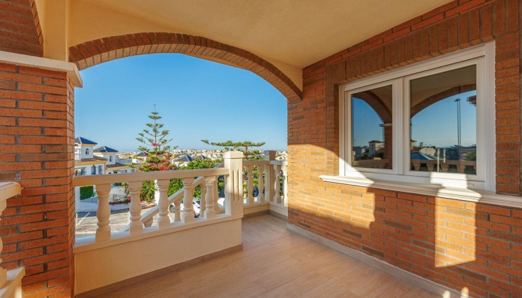 Uudistuotanto - Erillistalo - Rojales - Ciudad Quesada