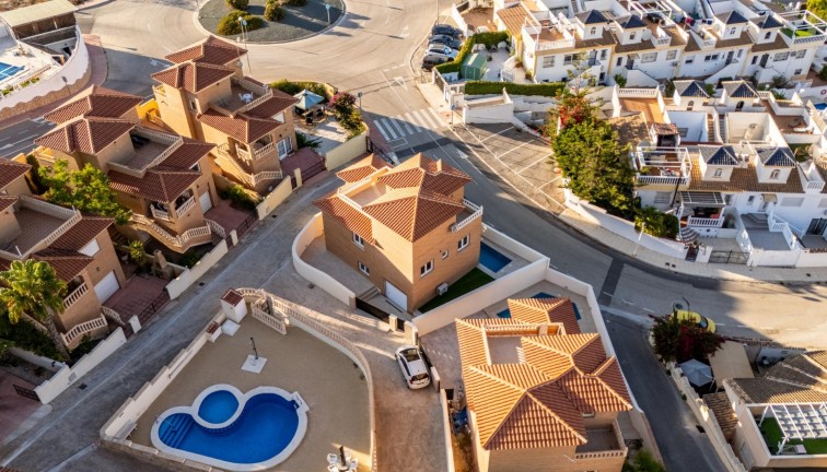 Uudistuotanto - Erillistalo - Rojales - Ciudad Quesada