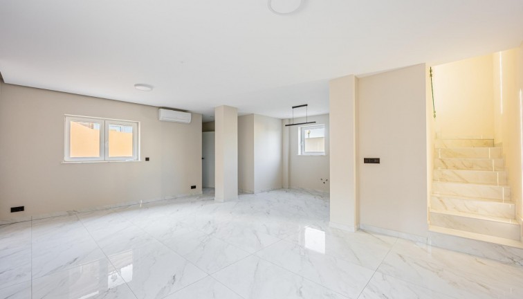 Uudistuotanto - Erillistalo - Rojales - Ciudad Quesada