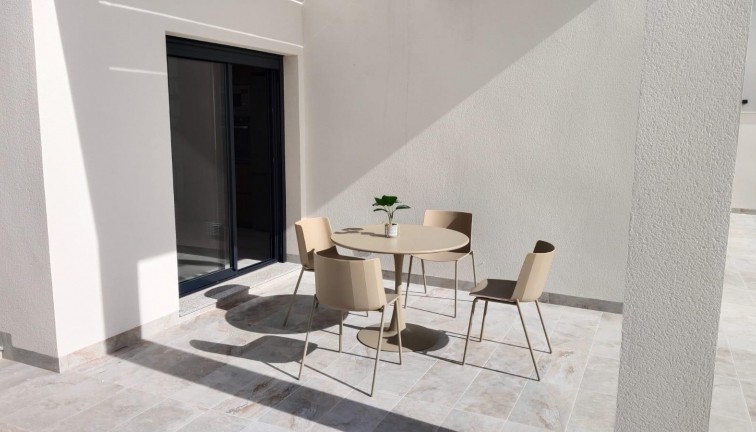 Uudistuotanto - Erillistalo - Pilar de la Horadada - Pinar de Campoverde