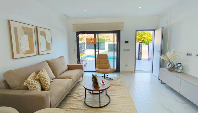 Uudistuotanto - Erillistalo - Pilar de la Horadada - Pinar de Campoverde