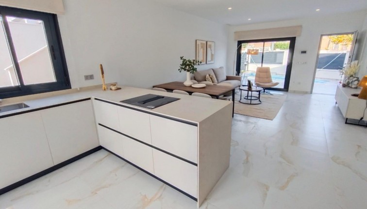 Uudistuotanto - Erillistalo - Pilar de la Horadada - Pinar de Campoverde