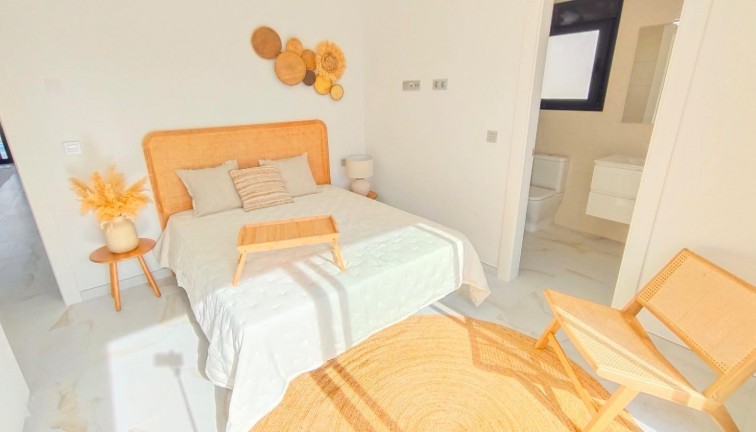 Uudistuotanto - Erillistalo - Pilar de la Horadada - Pinar de Campoverde