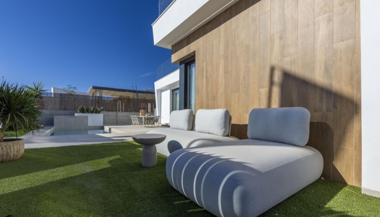 Uudistuotanto - Erillistalo - Banos y Mendigo - Altaona Golf