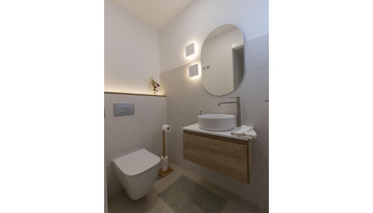 Uudistuotanto - Erillistalo - Banos y Mendigo - Altaona Golf