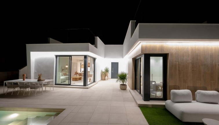 Uudistuotanto - Erillistalo - Banos y Mendigo - Altaona Golf