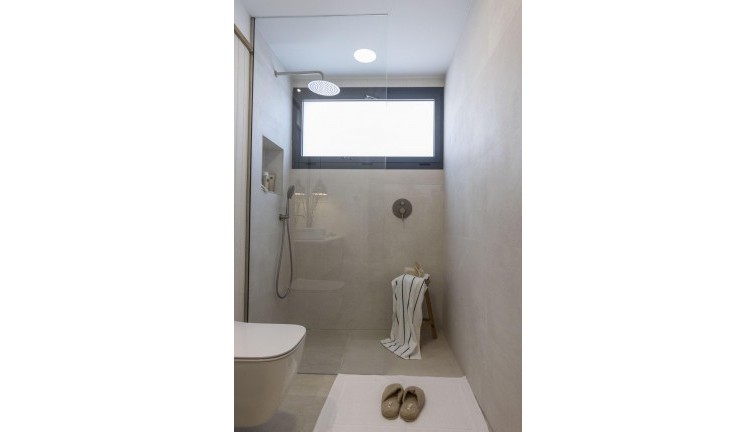 Uudistuotanto - Erillistalo - Banos y Mendigo - Altaona Golf