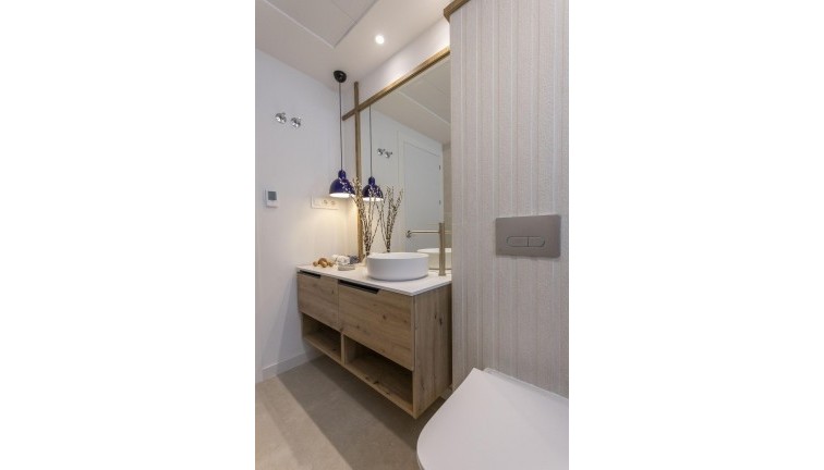 Uudistuotanto - Erillistalo - Banos y Mendigo - Altaona Golf