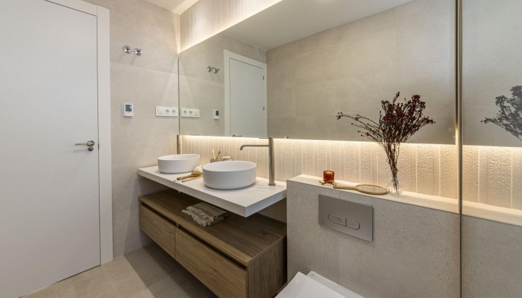 Uudistuotanto - Erillistalo - Banos y Mendigo - Altaona Golf