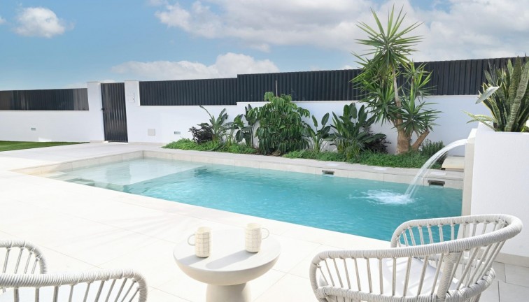 Uudistuotanto - Erillistalo - Banos y Mendigo - Altaona Golf