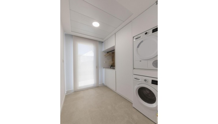 Uudistuotanto - Erillistalo - Banos y Mendigo - Altaona Golf