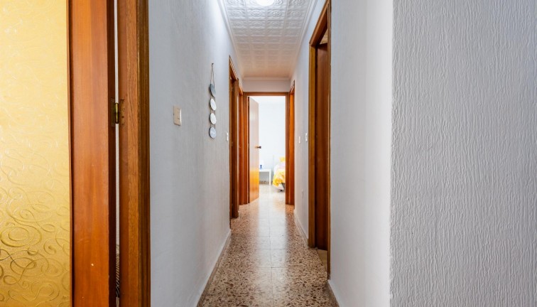 Resale - Apartment - Torrevieja - Acequion