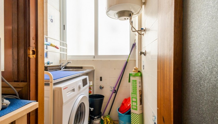 Resale - Apartment - Torrevieja - Acequion